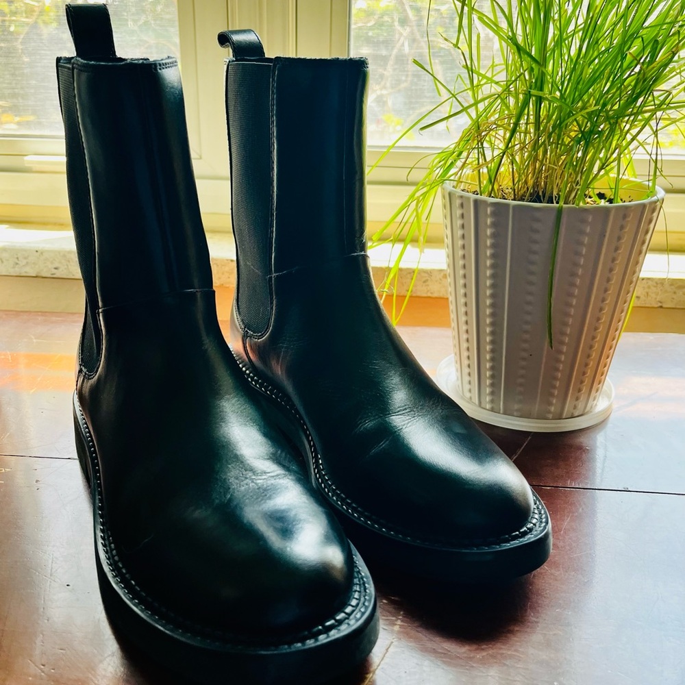 Black Leather Geox Chelsea Boots
